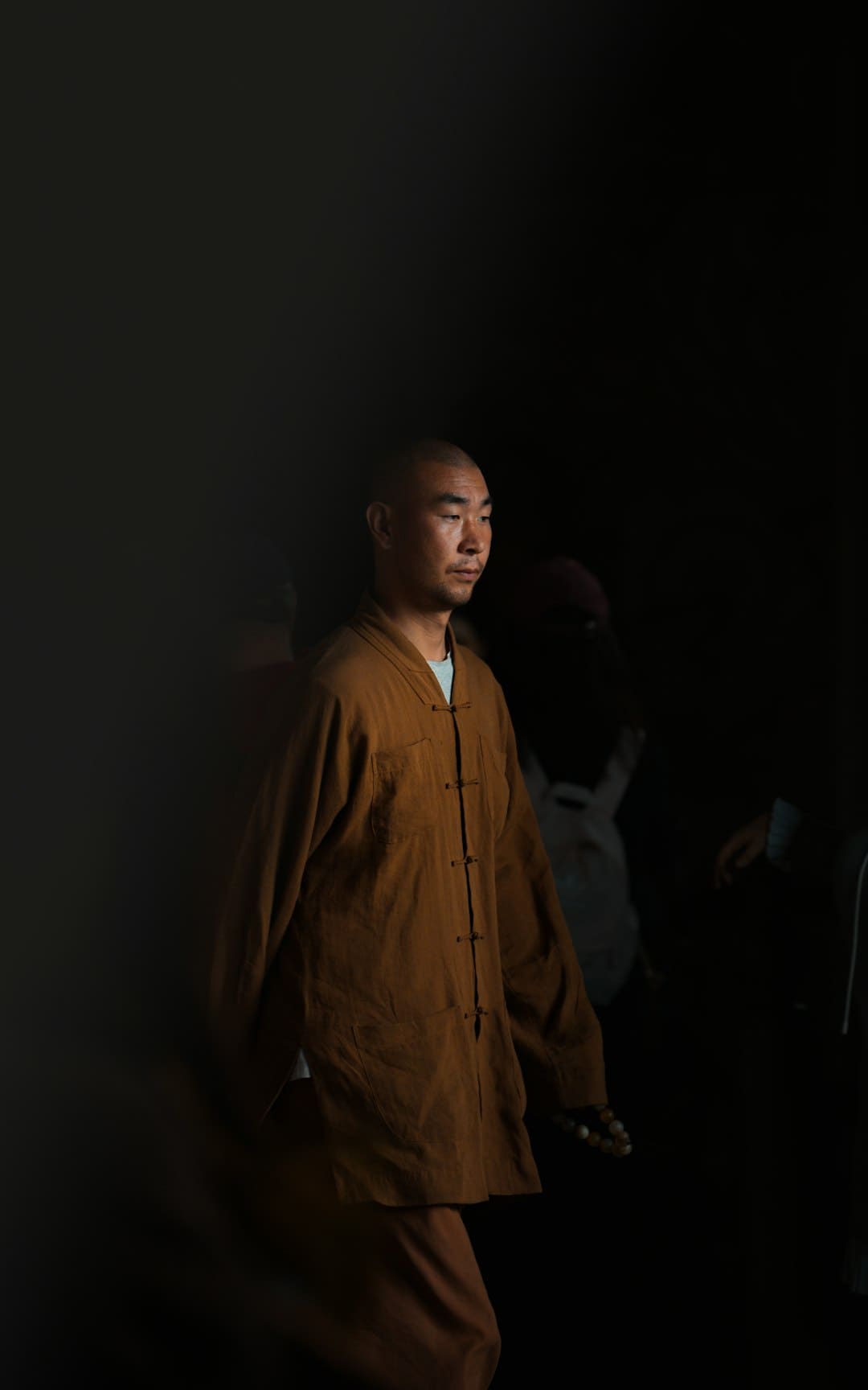 双雄+AI,《捕风追影》演绎“新港片”